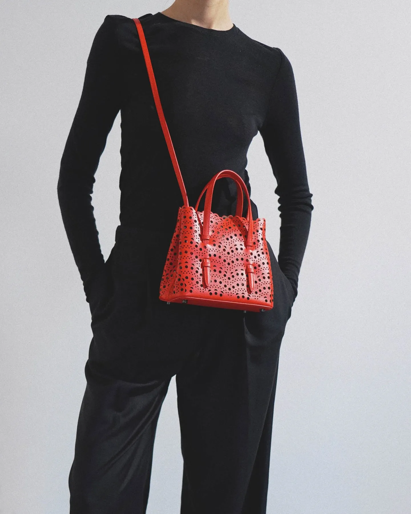 Alaïa Mina 20 vienne vague red leather tote bag