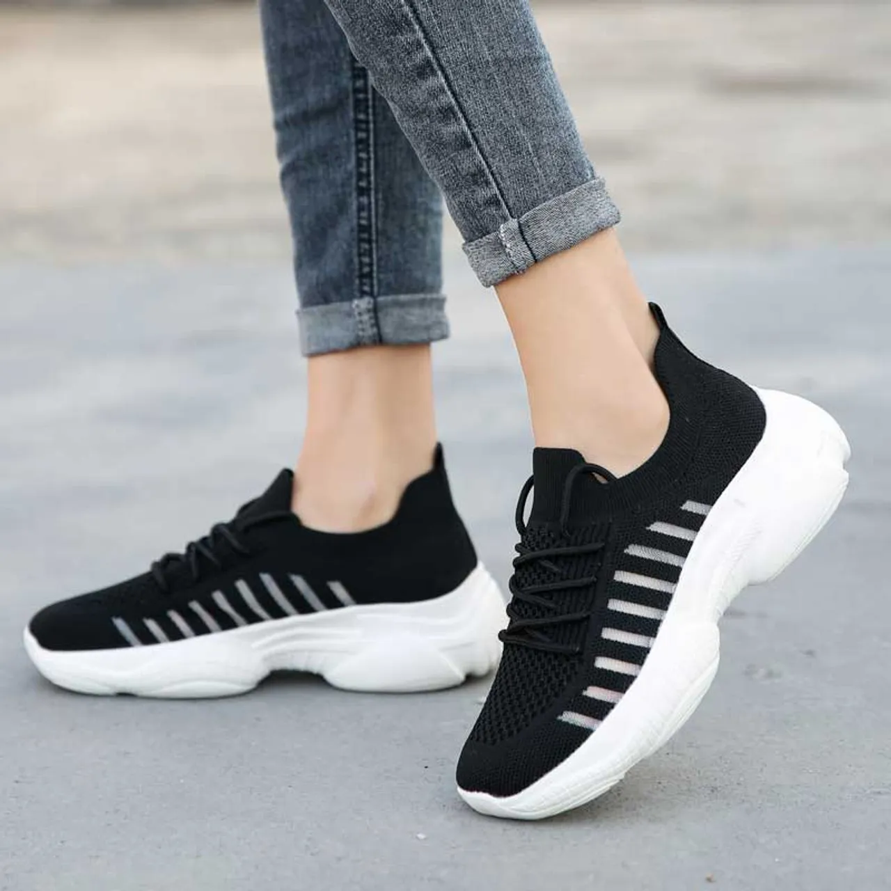 Black flyknit stripe hollow lace shoe sneaker