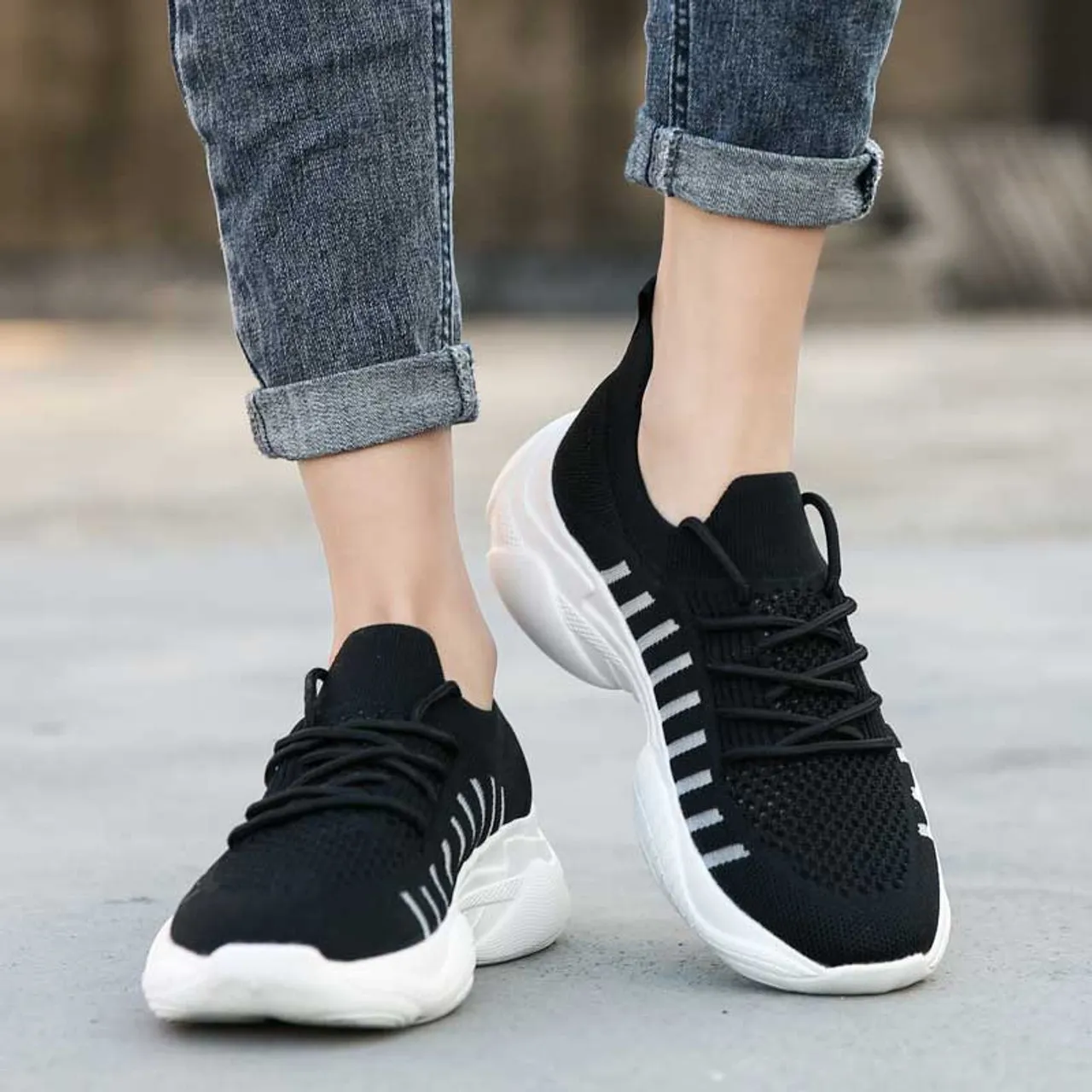 Black flyknit stripe hollow lace shoe sneaker