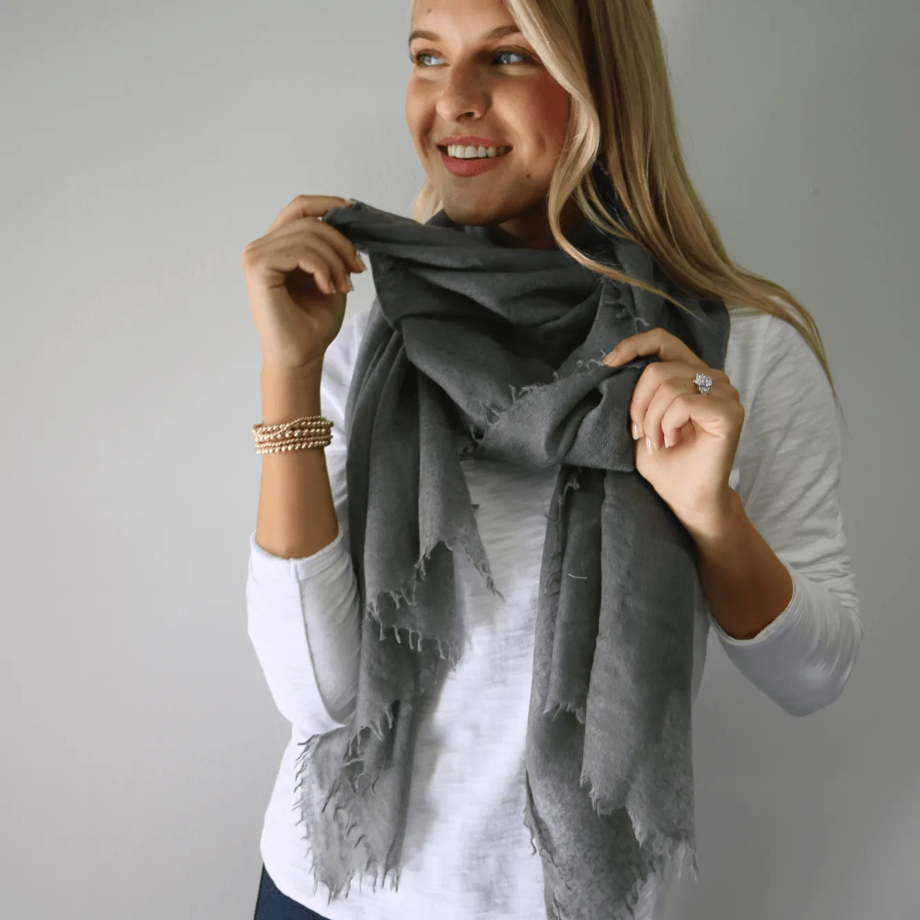 Cashmere scarf --> Luxury cashmere scarf for ultimate warmth and style