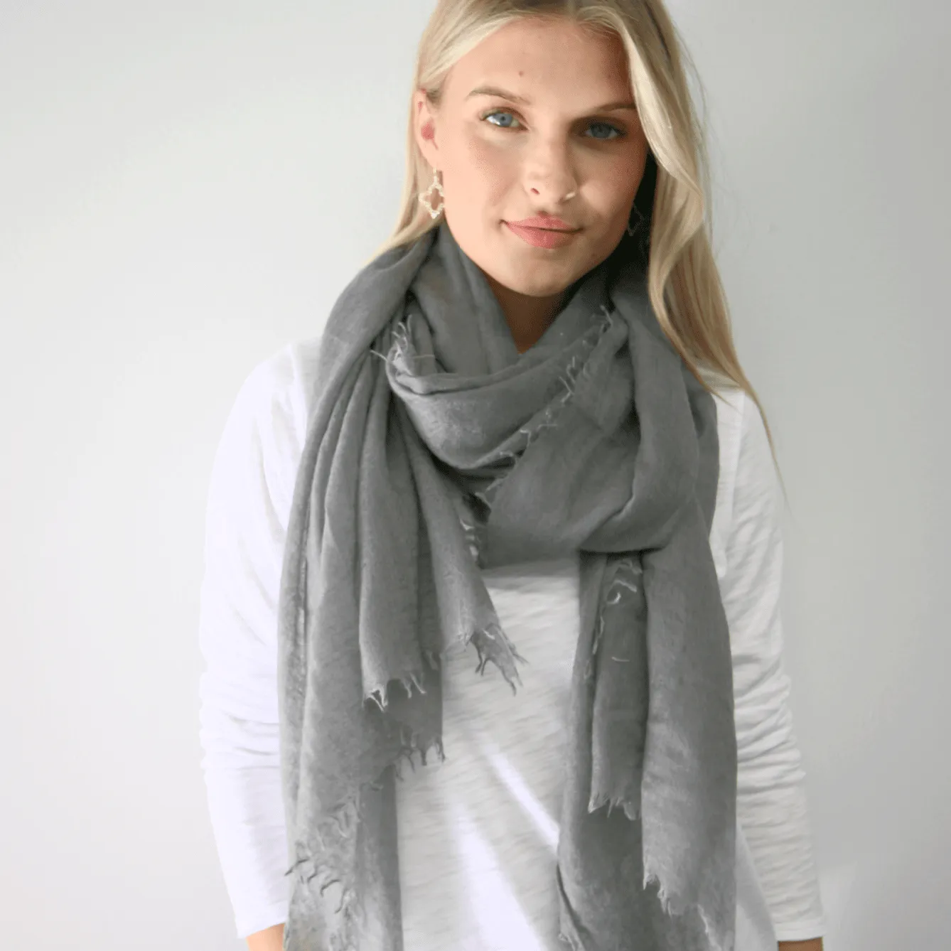 Cashmere scarf --> Luxury cashmere scarf for ultimate warmth and style