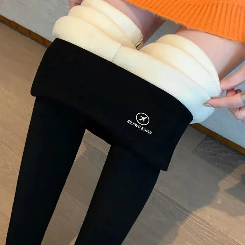 Thermal fleece leggings for women, with a tight and warm waistband.