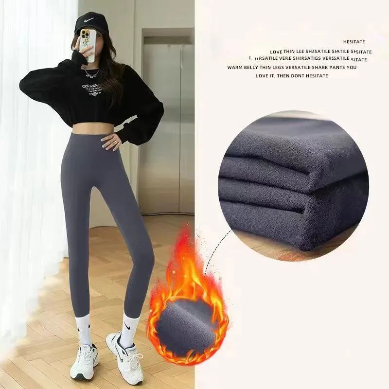 Thermal fleece leggings for women, with a tight and warm waistband.